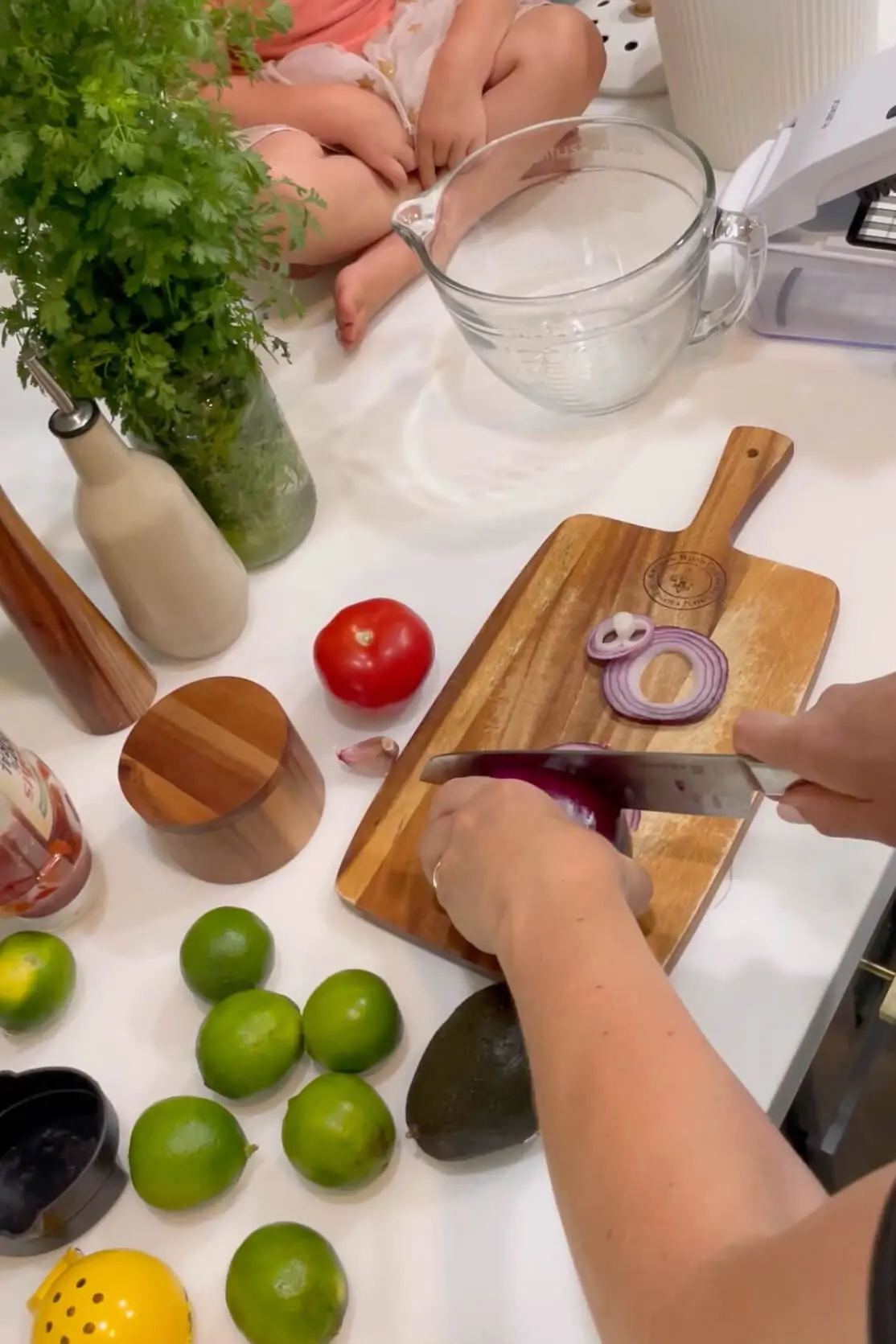Slicing onion to make ceviche. 
